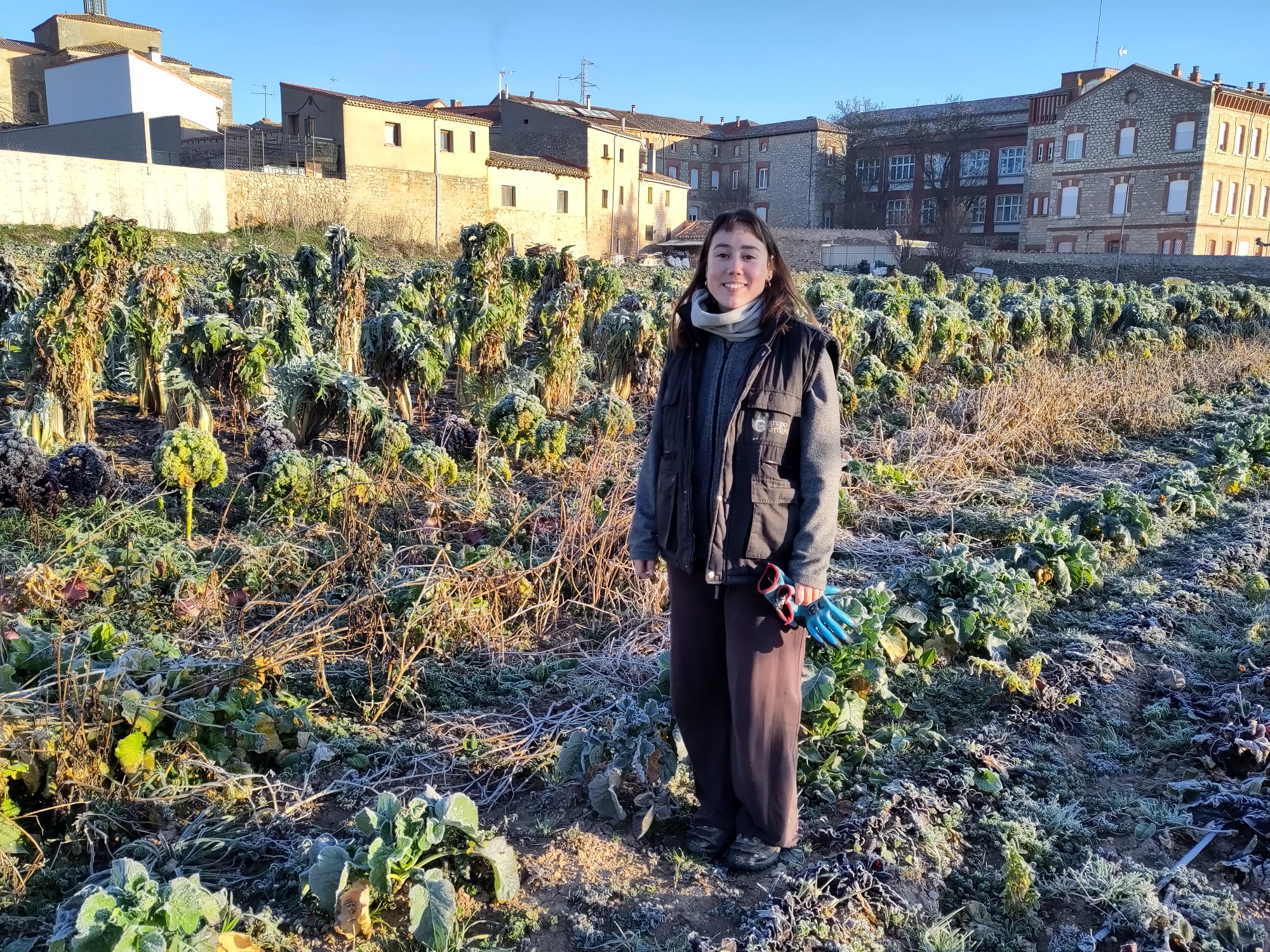 Aída en los terrenos de Rabe de Fundación Alter